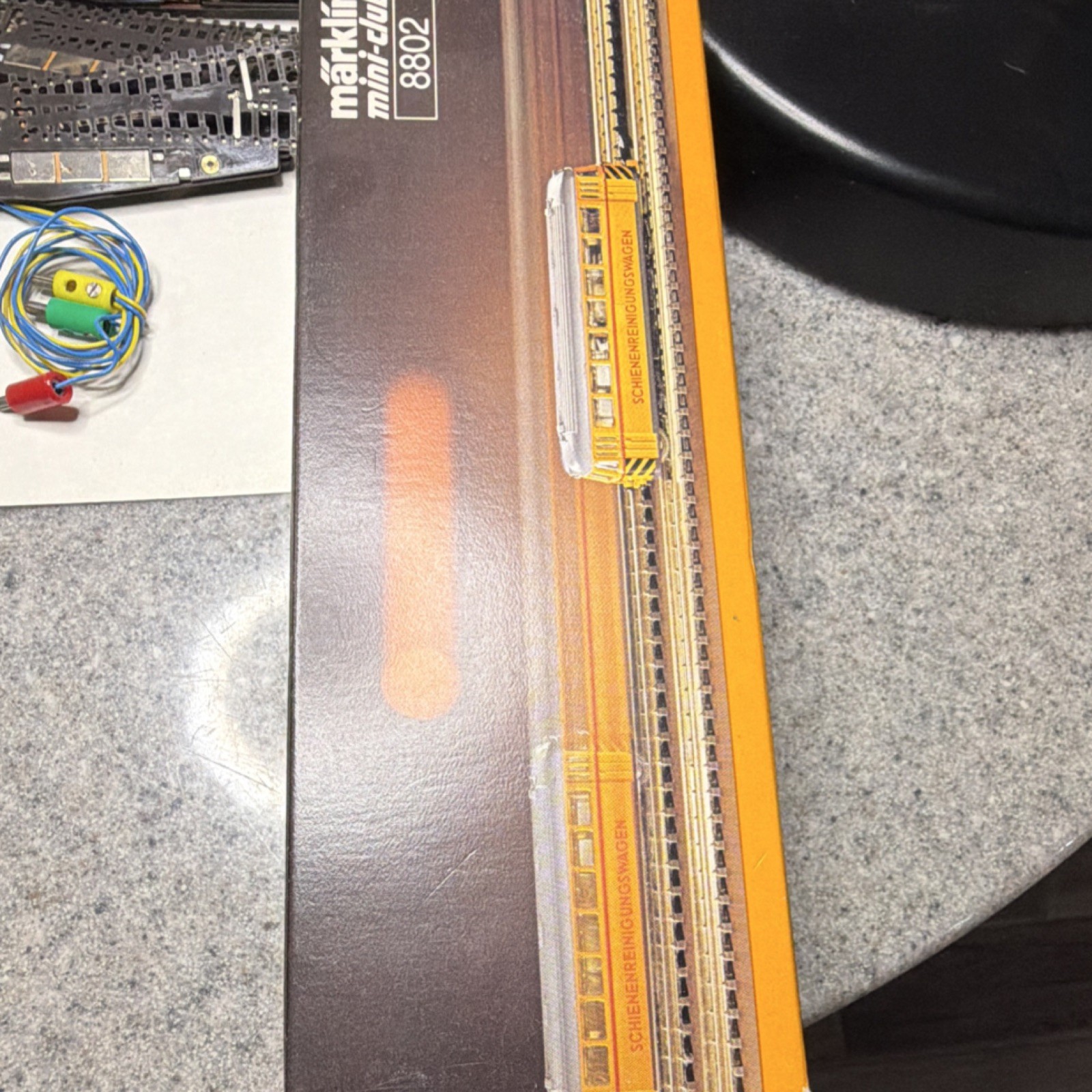 Märklin Mini-Club 8802 Z Gauge Locomotive Yellow Schienenreinigungswagen