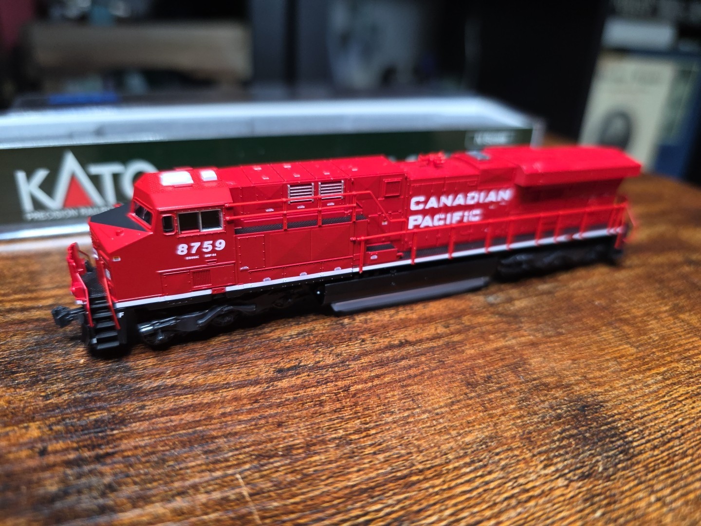 KATO Canadian Pacific – GE ES44AC CP #8706 CP #8759 – NEW