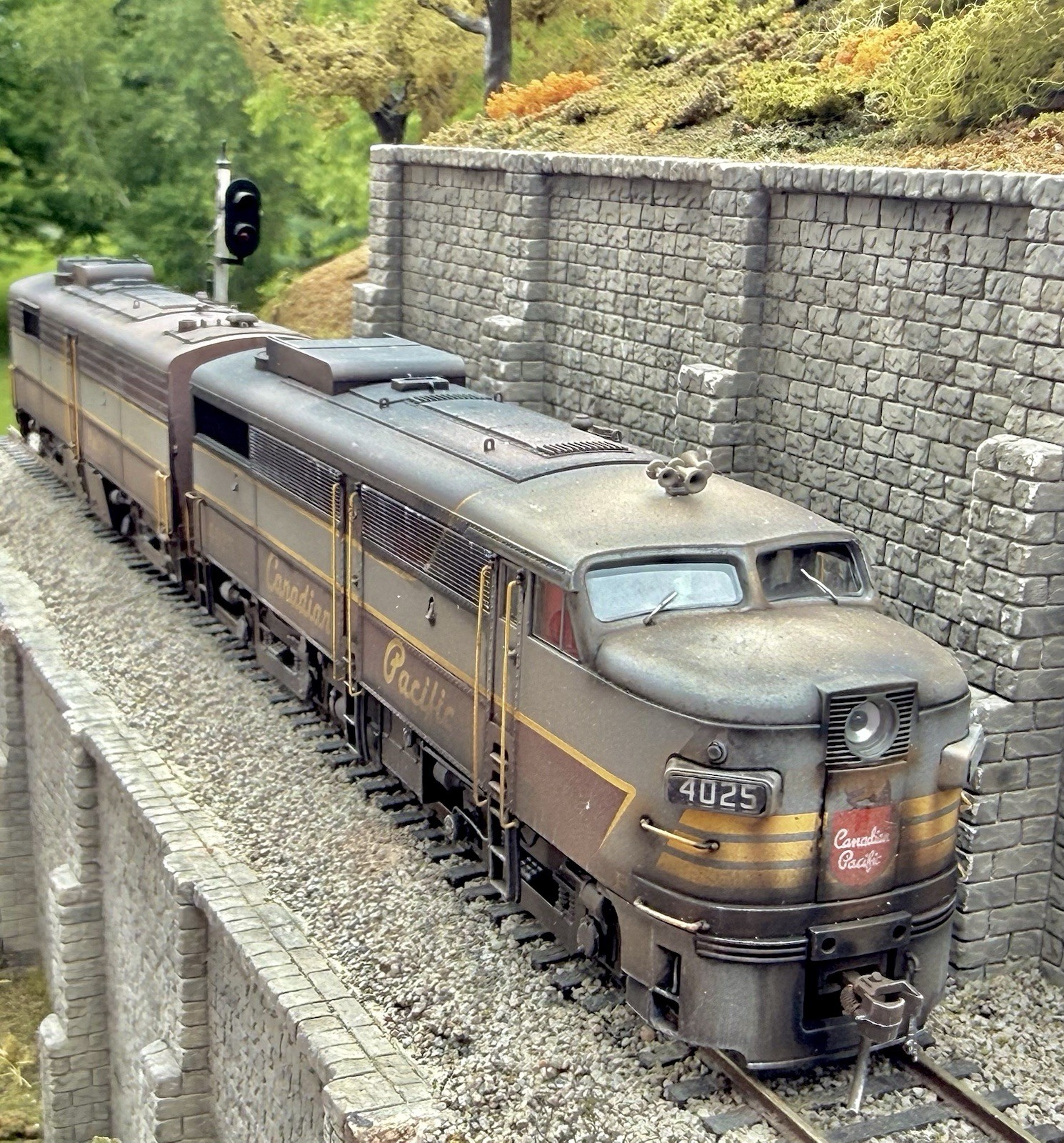 HO Scale Rapido CP ALCo PA-1 and PB-1 Diesel Locomotives DCC/Sound/weathered