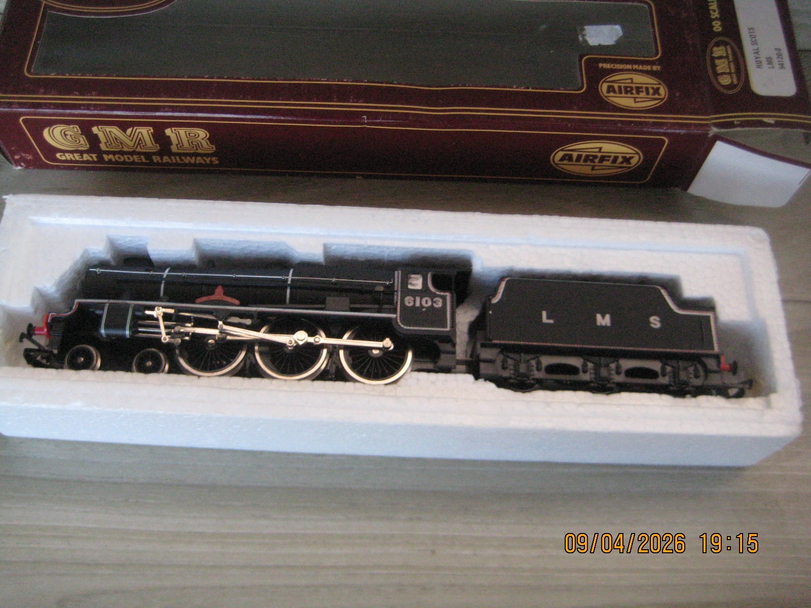 AIRFIX MODEL RAILWAYS 54120-0 LMS 2-6-0 ROYAL SCOTS FUSILIER LOCOMOTIVE