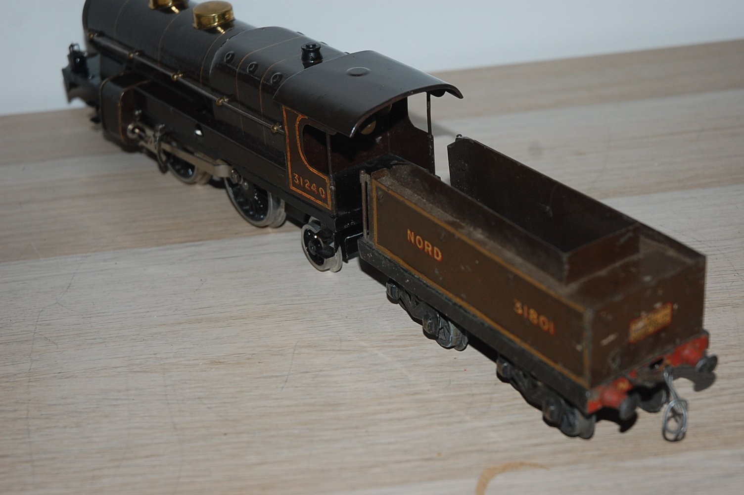 HORNBY O GAUGE CLOCKWORK 3C NORD LOCOMOTIVE AND TENDER IN BROWN LIVERY