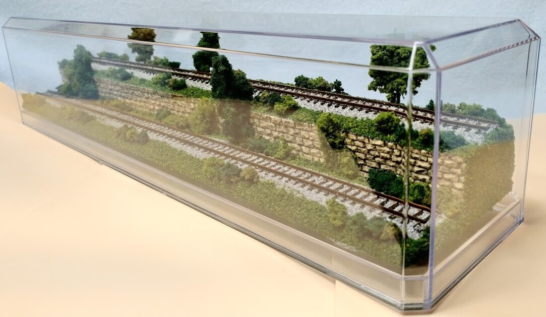 N SCALE 16″ 2-LEVEL TRACK-SUMMER SCENE-DISPLAY CASE -FOR ANY N TRAIN