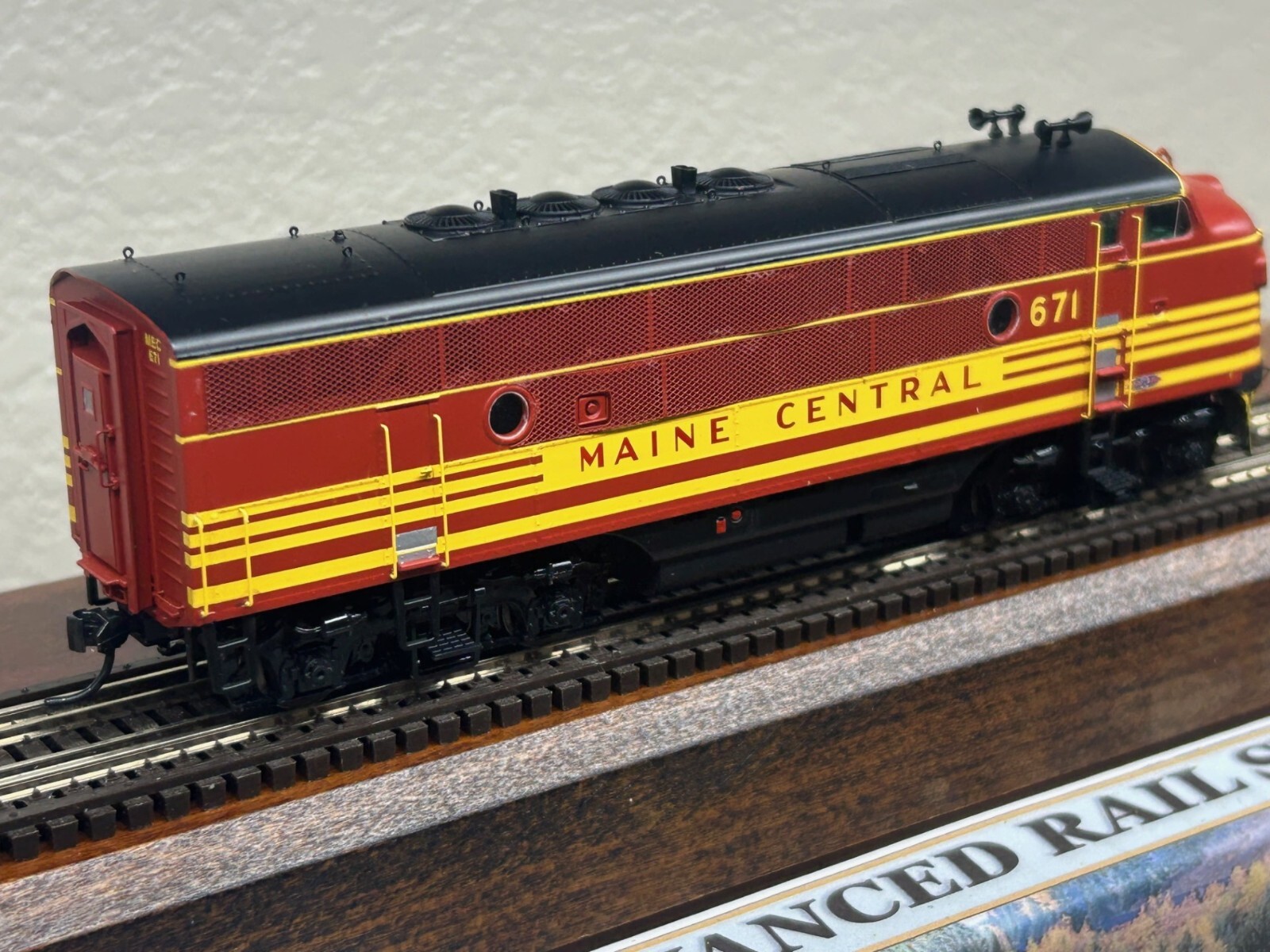 MAINE CENTRAL EMD F3A LOCO 671 – FACTORY DC/DCC / QUANTUM SOUND HO Scale NEW OOP