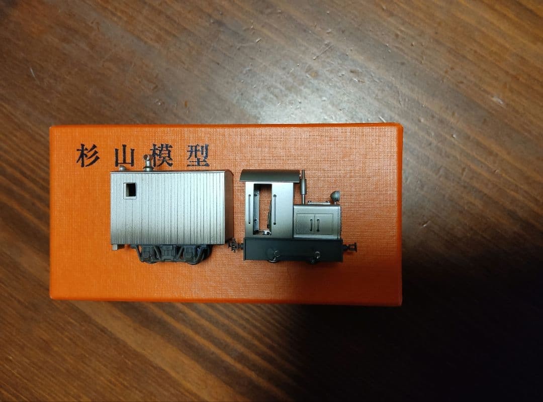 Sugiyama el Finished HOe 9mm Rod Locomotive and Caboose Set