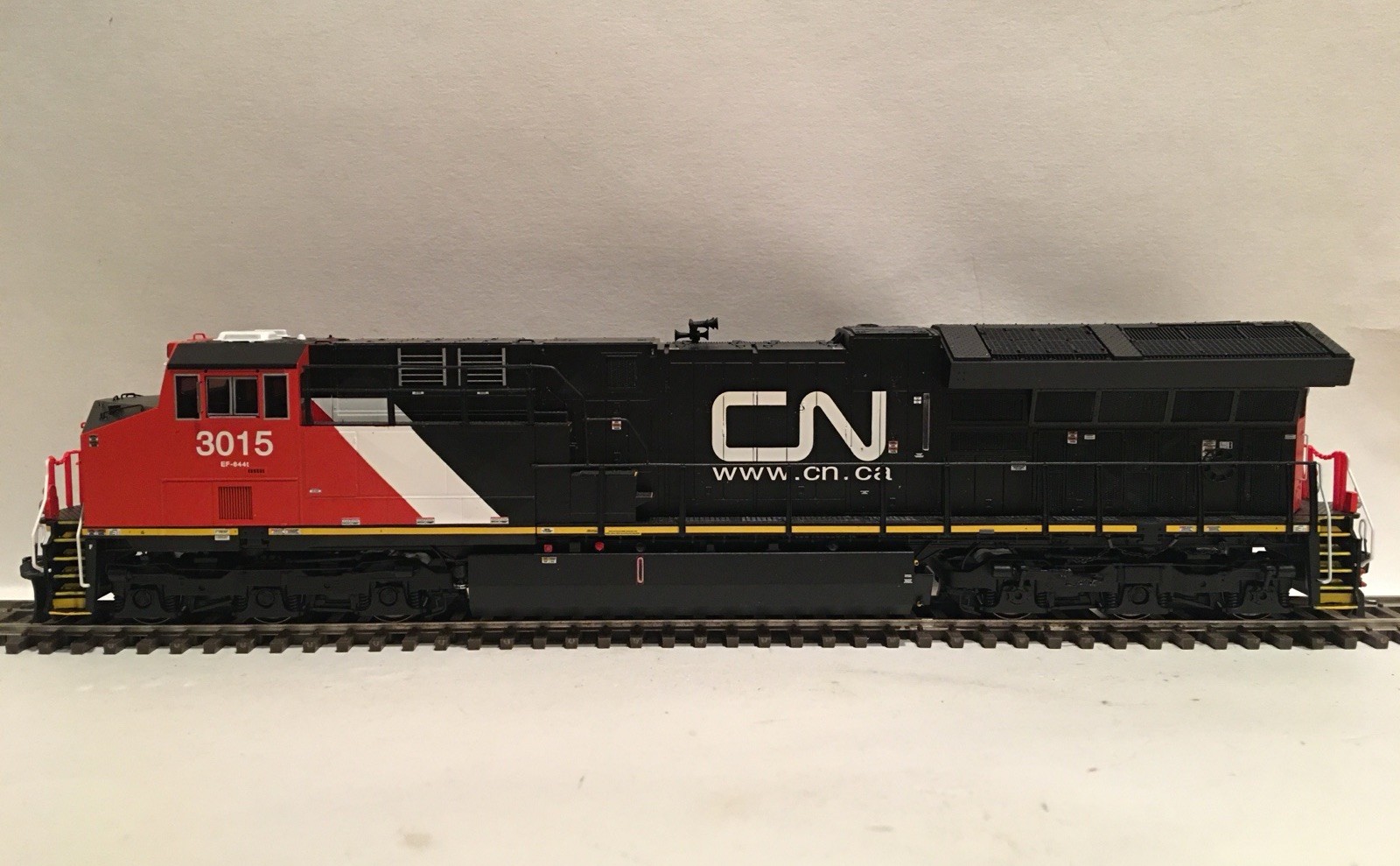 HO Intermountain Canadian National ET44AC Diesel Locomotive CN #3015 DCC SOUND