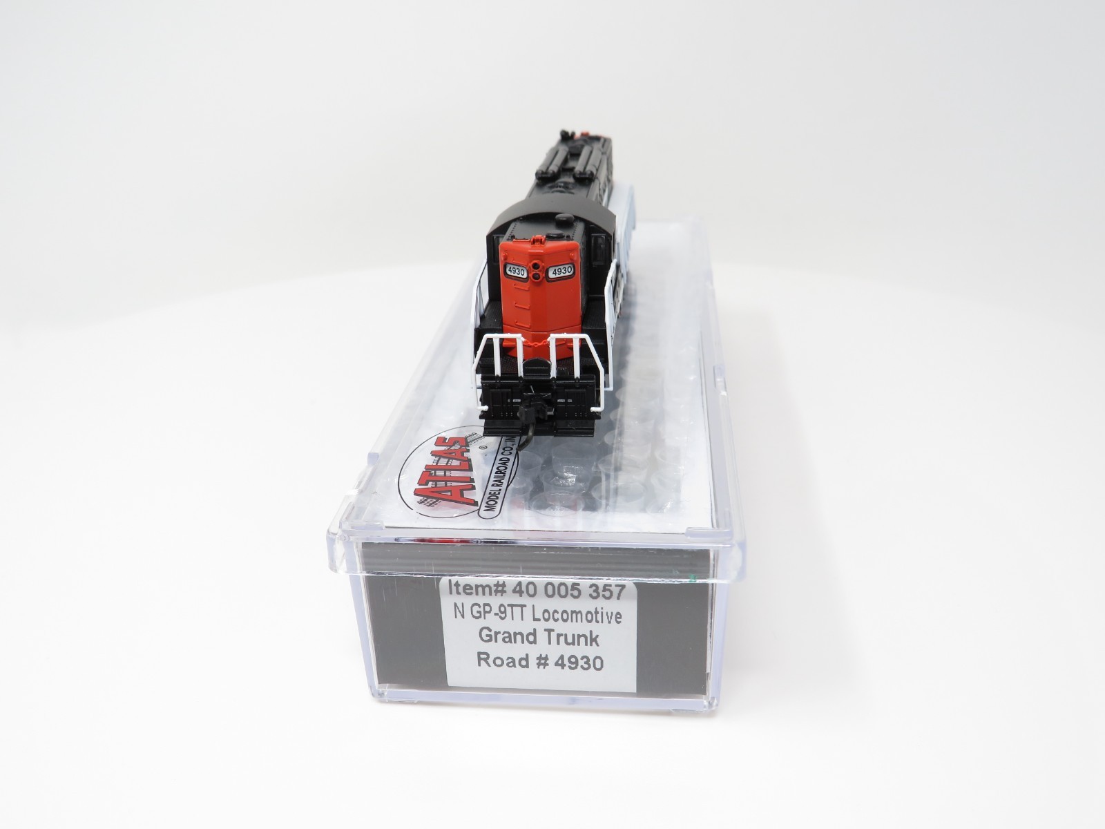 Atlas N 40005357 Grand Trunk #4930 EMD GP-9TT Diesel Locomotive Torpedo Tube