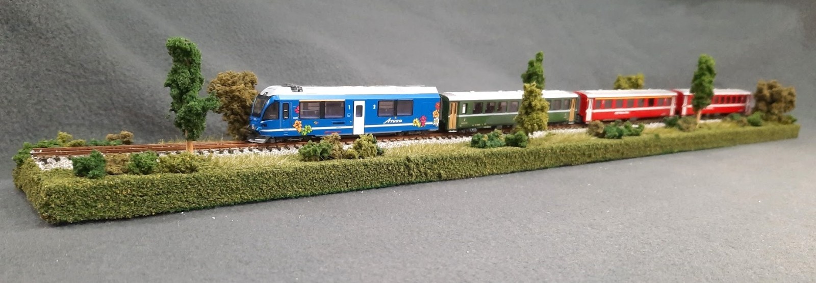 N SCALE 24″ “SUMMER SCENE ” DISPLAY DIORAMA FOR ANY N SCALE TRAINS