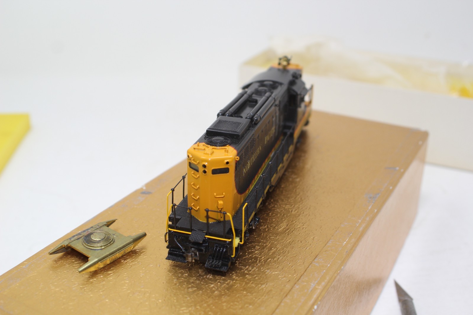 Oriental Limited (Brass) Northern Pacific EMD GP9 Locomotive – Painted #557