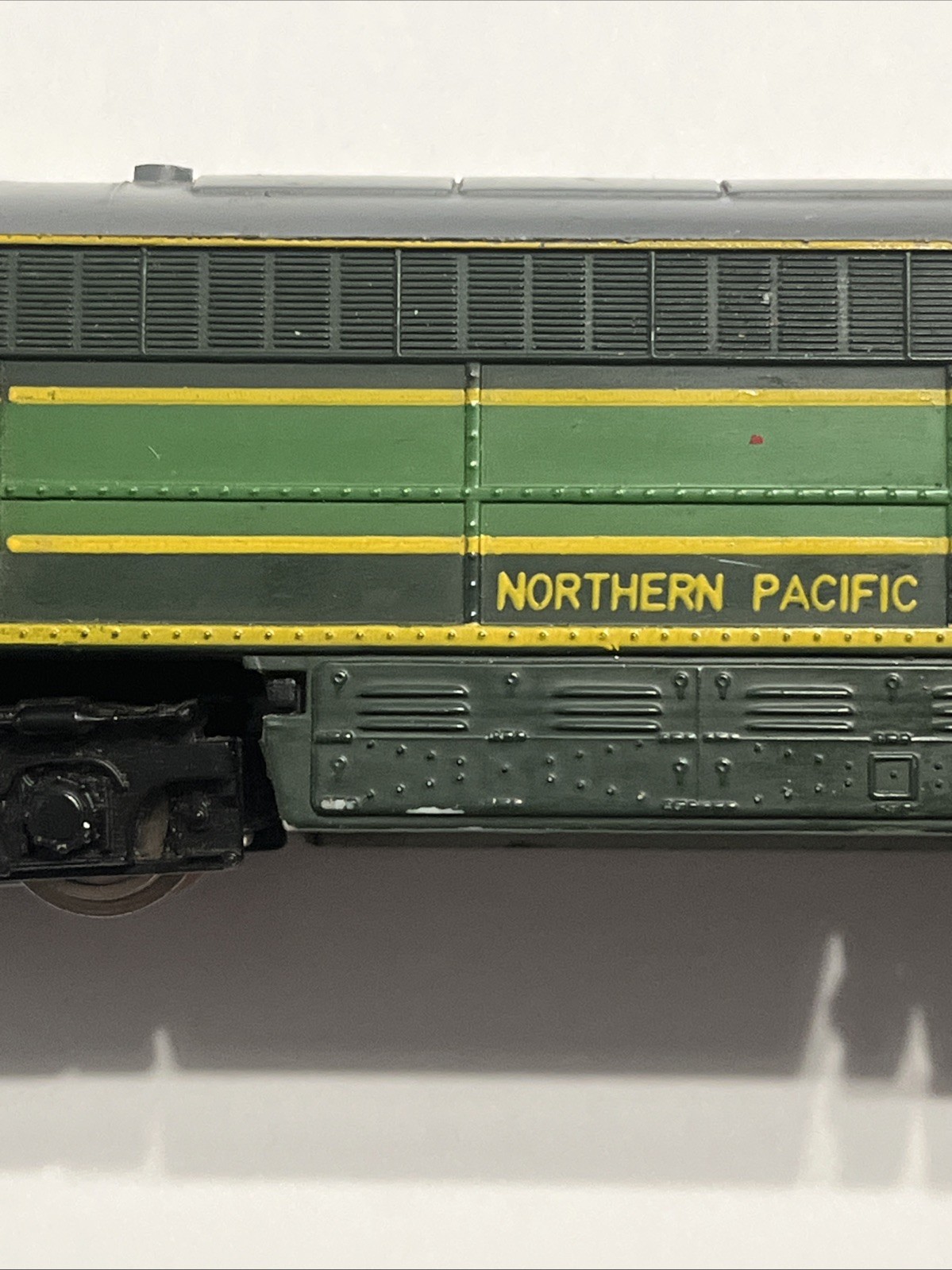 🔥 AHM Tempo HO Gauge NORTHERN PACIFIC 6500 Diesel Locomotive Runs F & R