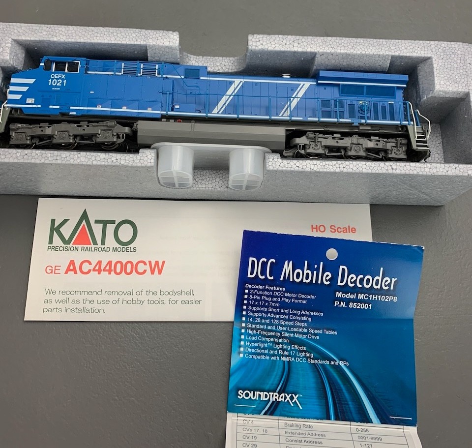 HO Kato 37-6432 AC4400CW Locomotive CEFX Leasing DCC/non-SND HO8154