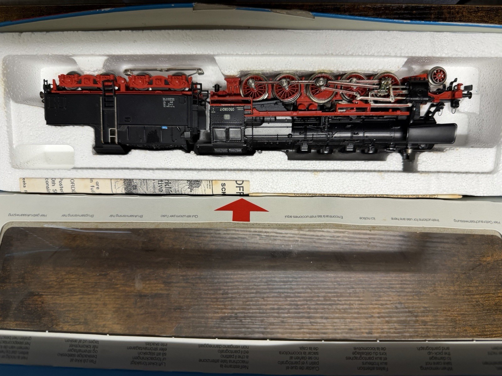 Märklin HO 3084 Deutsche Bahn Steam Locomotive 050082-7 2-10-0 Black/Red