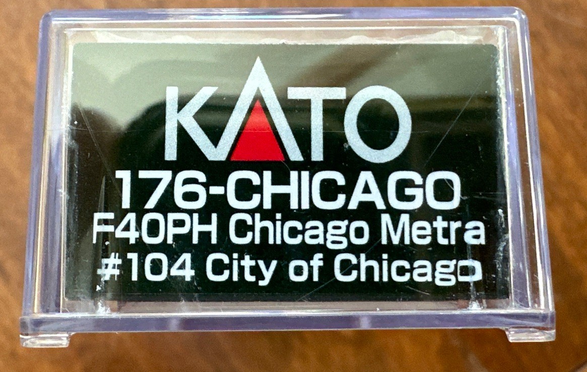KATO N Scale Loco #176-Chicago EMD F40PH Chicago Metra #104 City of Chicago NY