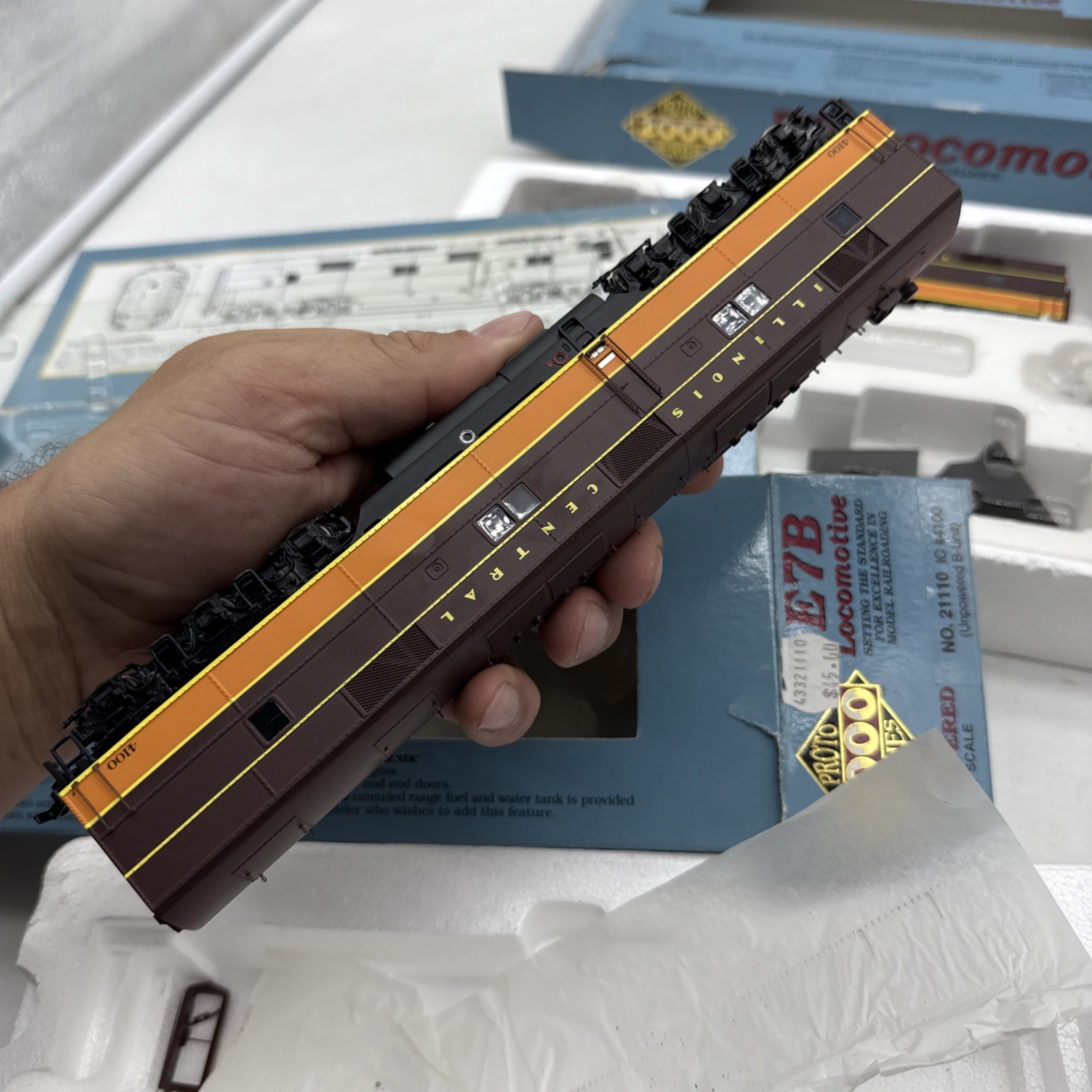 Proto 2000 HO Scale A/B Illinois Central IC #4000 E7 DC Powered Locomotive