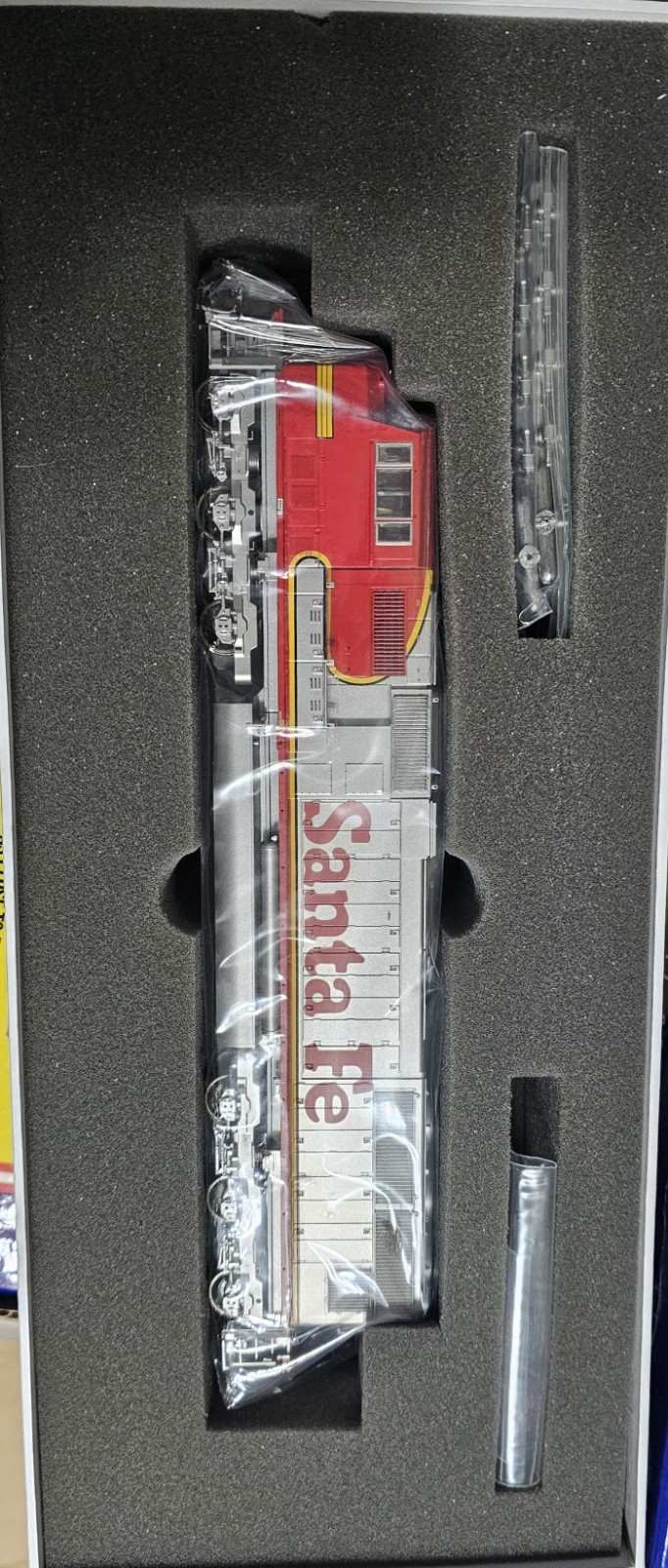 athearn genesis ho locomotive SD75M Santa Fe No#