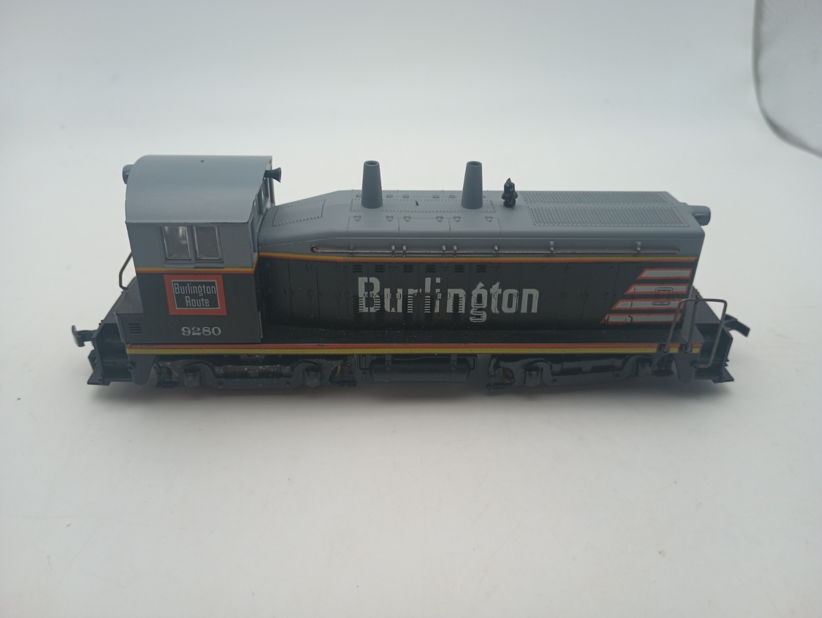 HO Athearn Burlington Route #9280 SW-1500 RTR Cow diesel locomotive