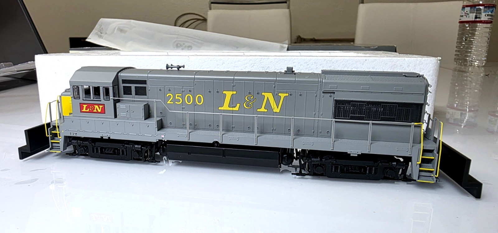 HO SCALE WALTHERS PROTO 2000,U28B,Louisville & Nashville#2500 DCC &W/ SOUND