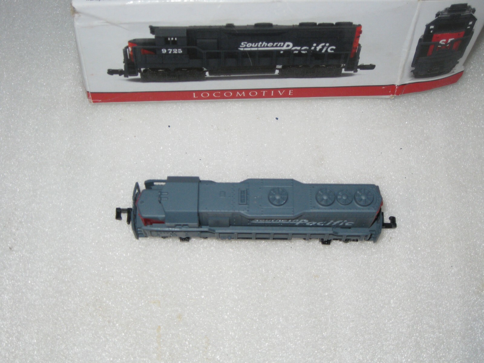Southern Pacific Locomotive # 9725 Model Train No 418 High Speed, N Scale