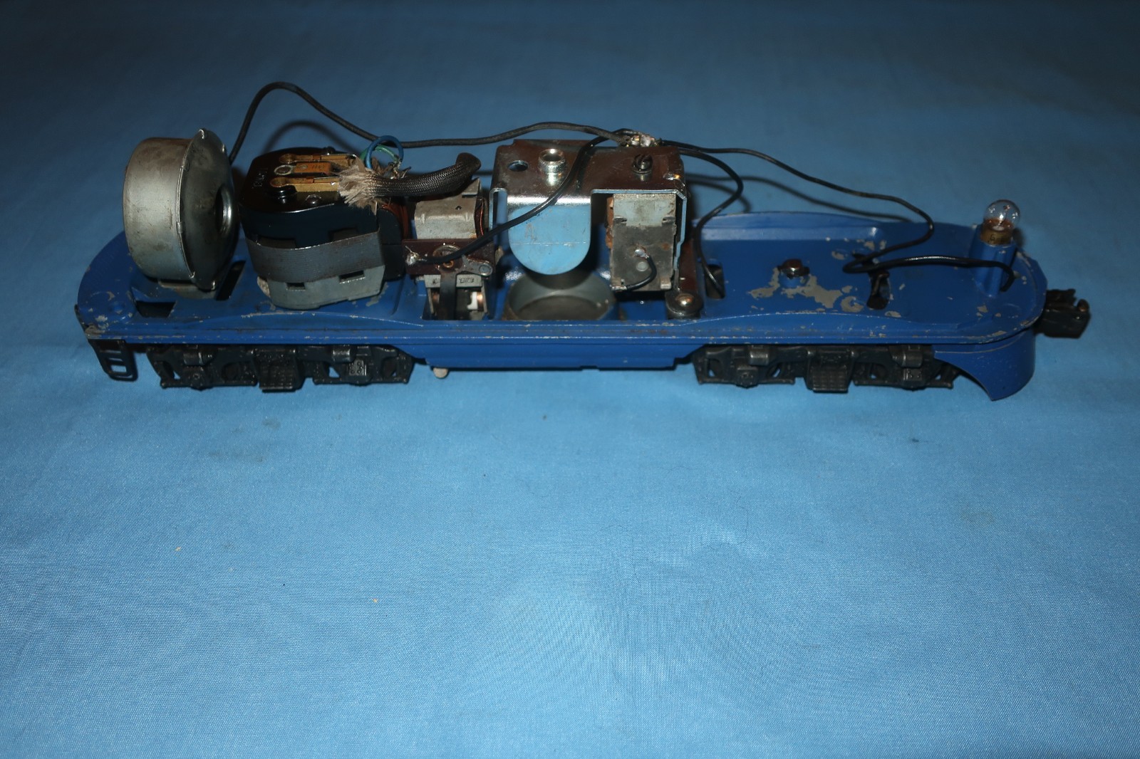 Lionel #2240 Wabash F3 Diesel Locomotive Powered A unit Chassis/Motor. Runs well
