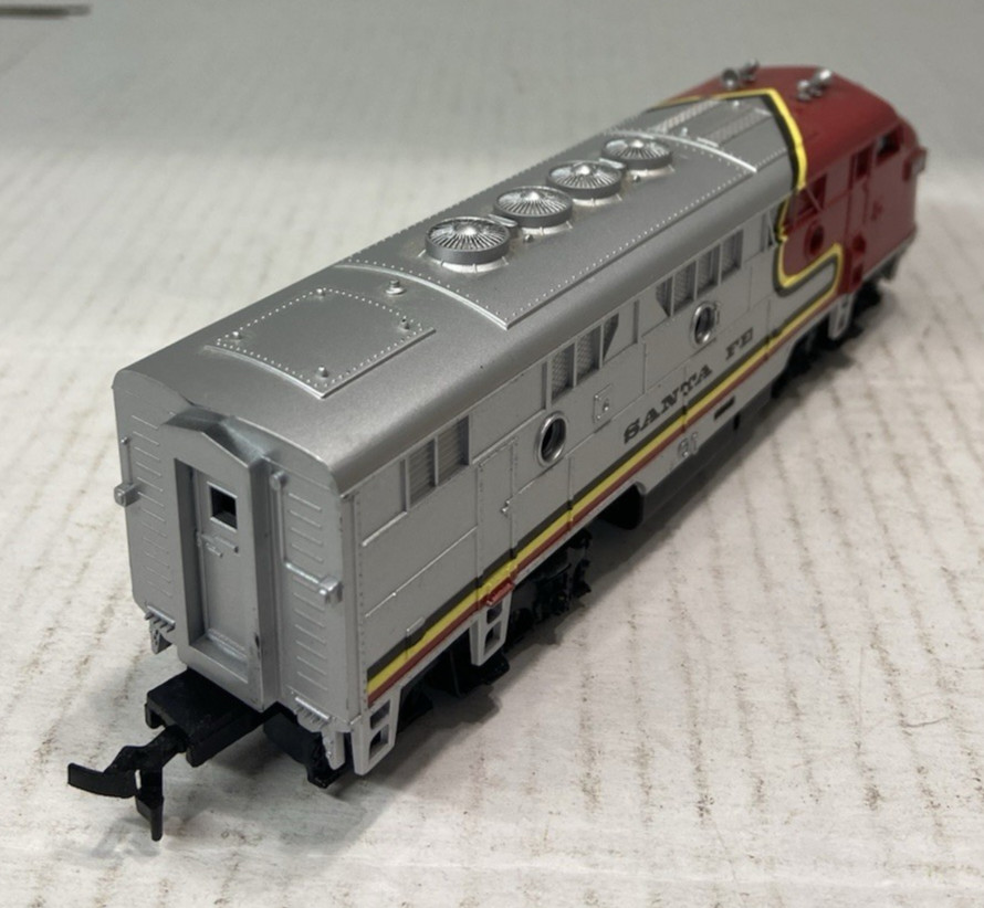 Model Power HO Scale “A.T.& S.F.” F2-A Diesel Santa Fe War Bonnet Tested
