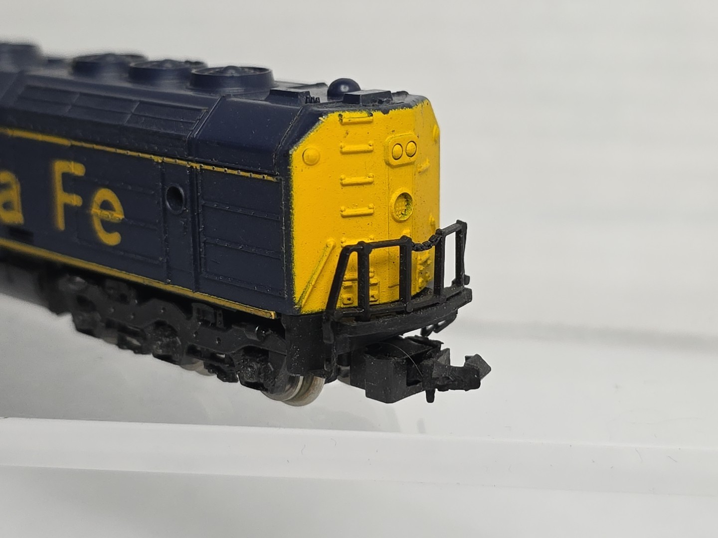 N Scale Lima Santa Fe ATSF 3927 SD-75 Diesel Locomotive Runs Read Description (A