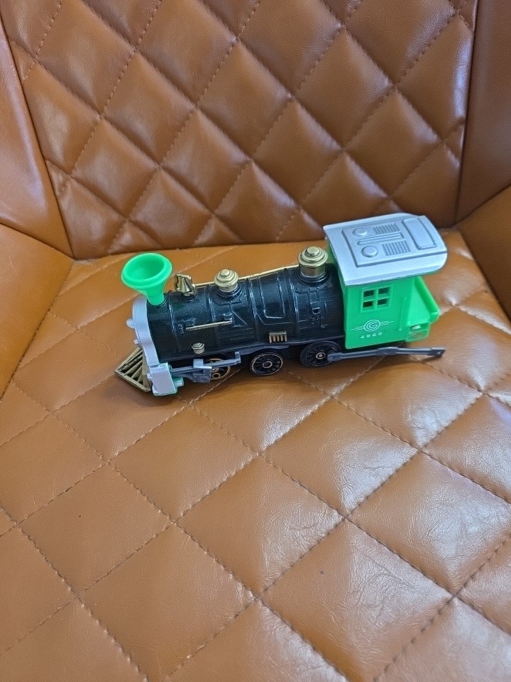 Wowtoyz Train Locomotive Green Black
