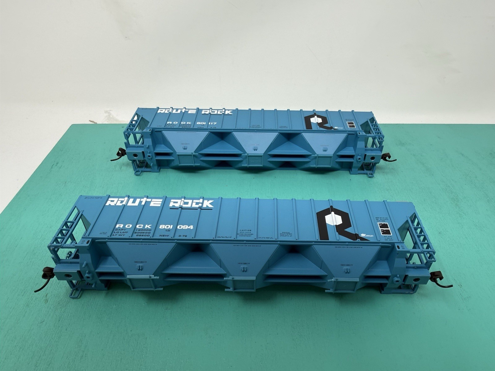 Atlas HO – 4750 Hopper – No Trucks No Package – Rock Island Set Missing Steps