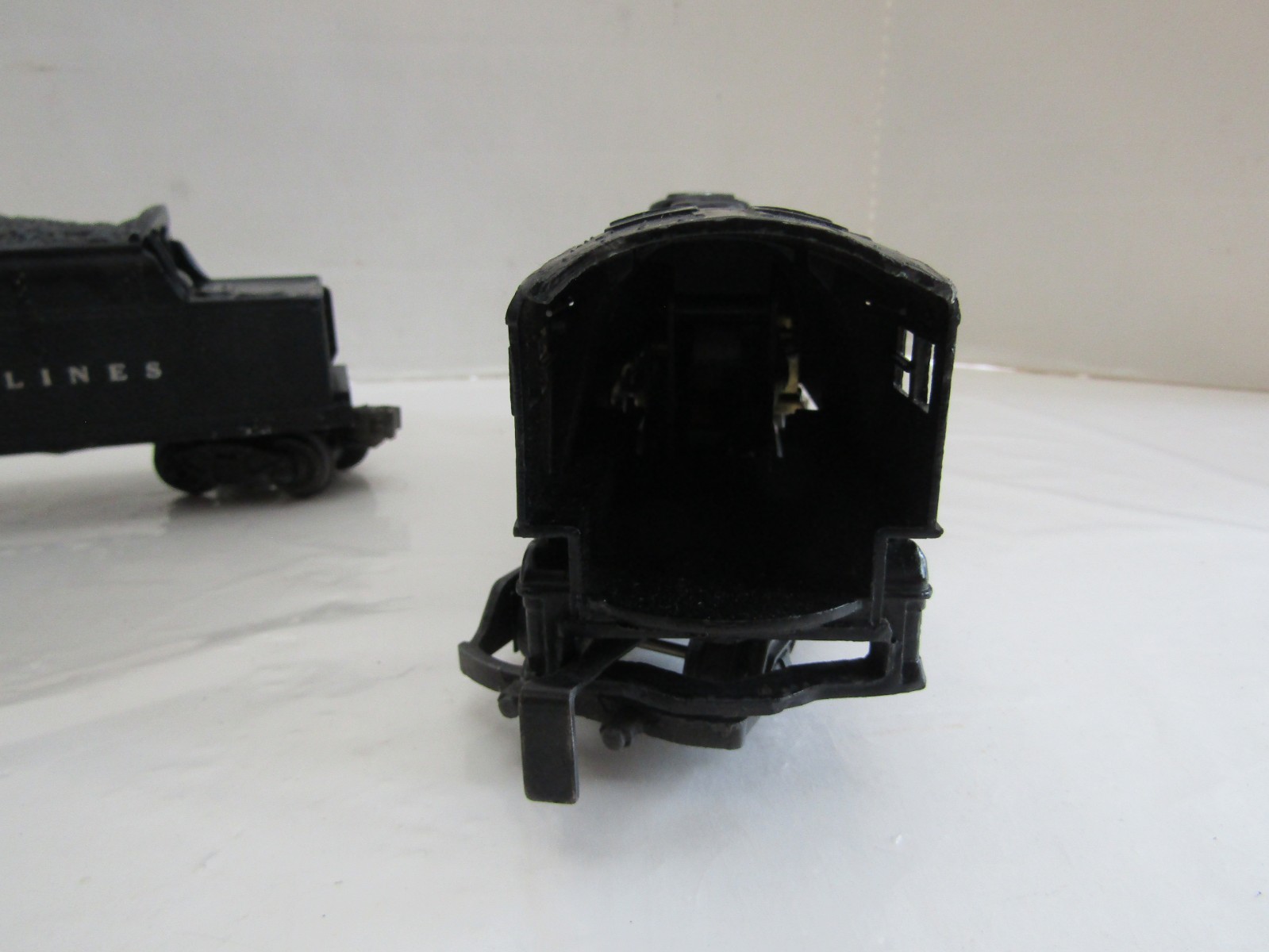 VINTAGE TRAIN ENGINE Lionel Postwar #2025 locomotive & tender CAST METAL