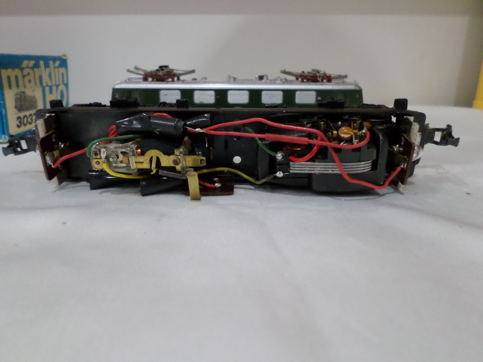 Marklin 3037 HO DB Electric Locomotive, 3 Rail, (Analogue) C5