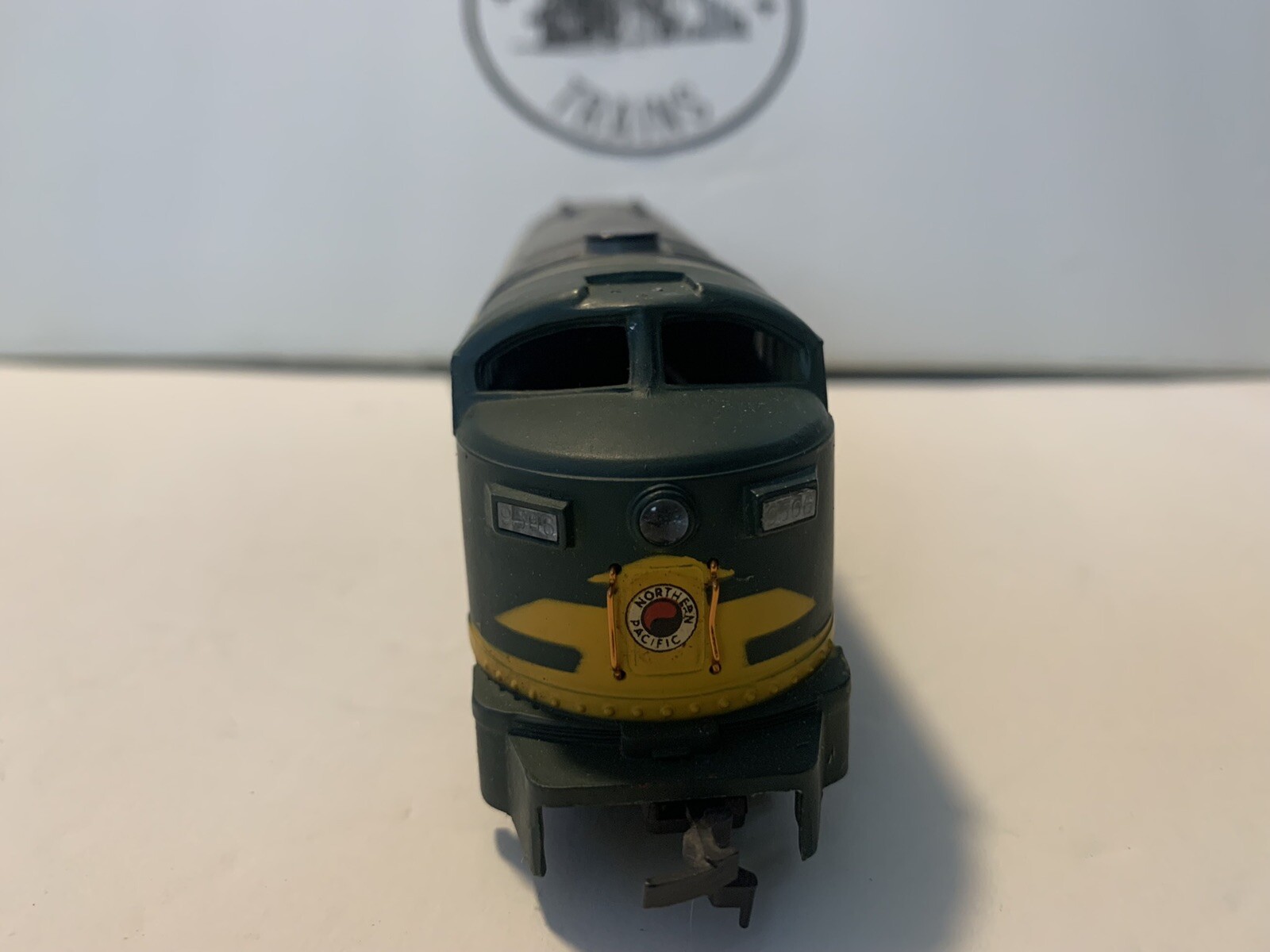 AHM HO Northern Pacific Train 6500 C-Liner Diesel Locomotive A Unit Runs