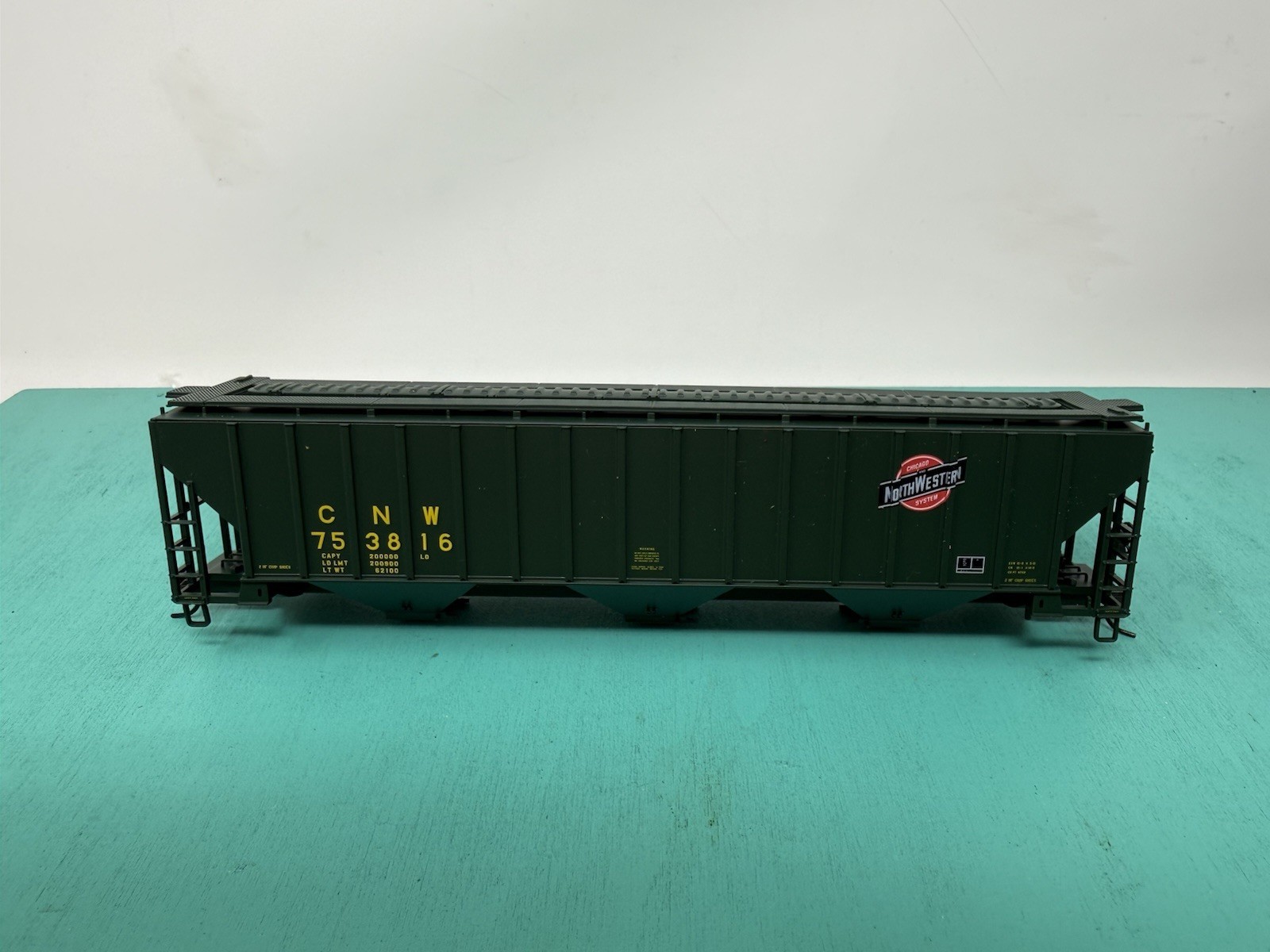 Atlas HO – 4750 Hopper – No Trucks No Package – CNW Green
