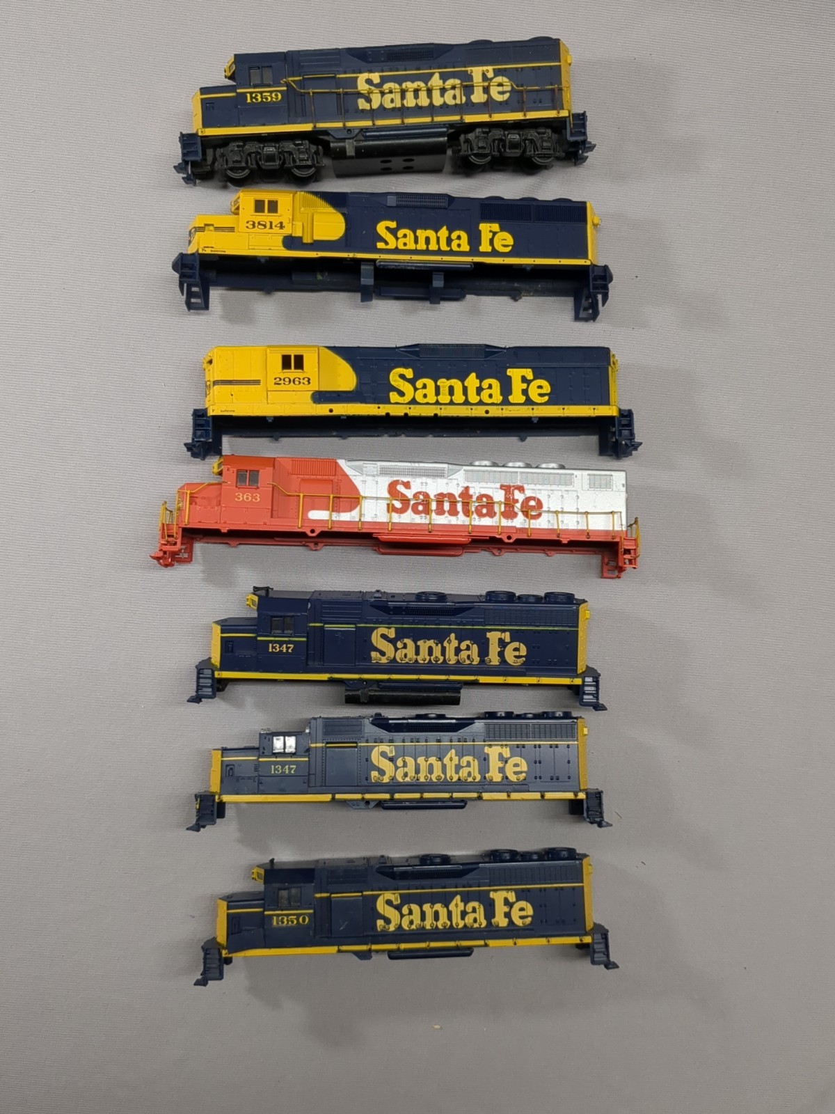 HO scale Athearn Blue Box 7 SANTA FE Locomotive Shells and 1 Dummy