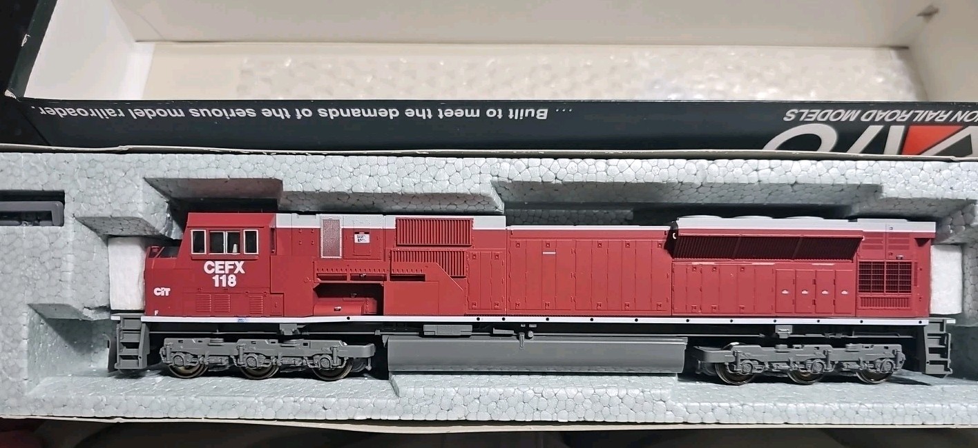 kato ho scale locomotive EMD SD90/43MAC CEFX #118