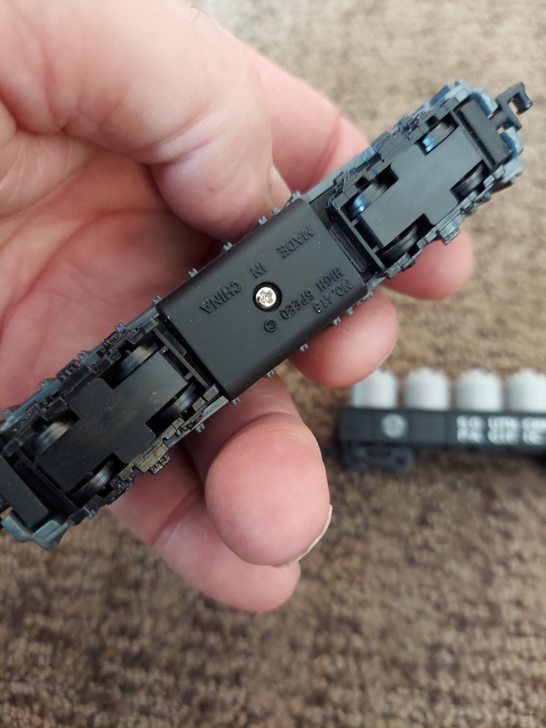Southern Pacific 9725 N Gauge Diesel Locomotive and Canister Car