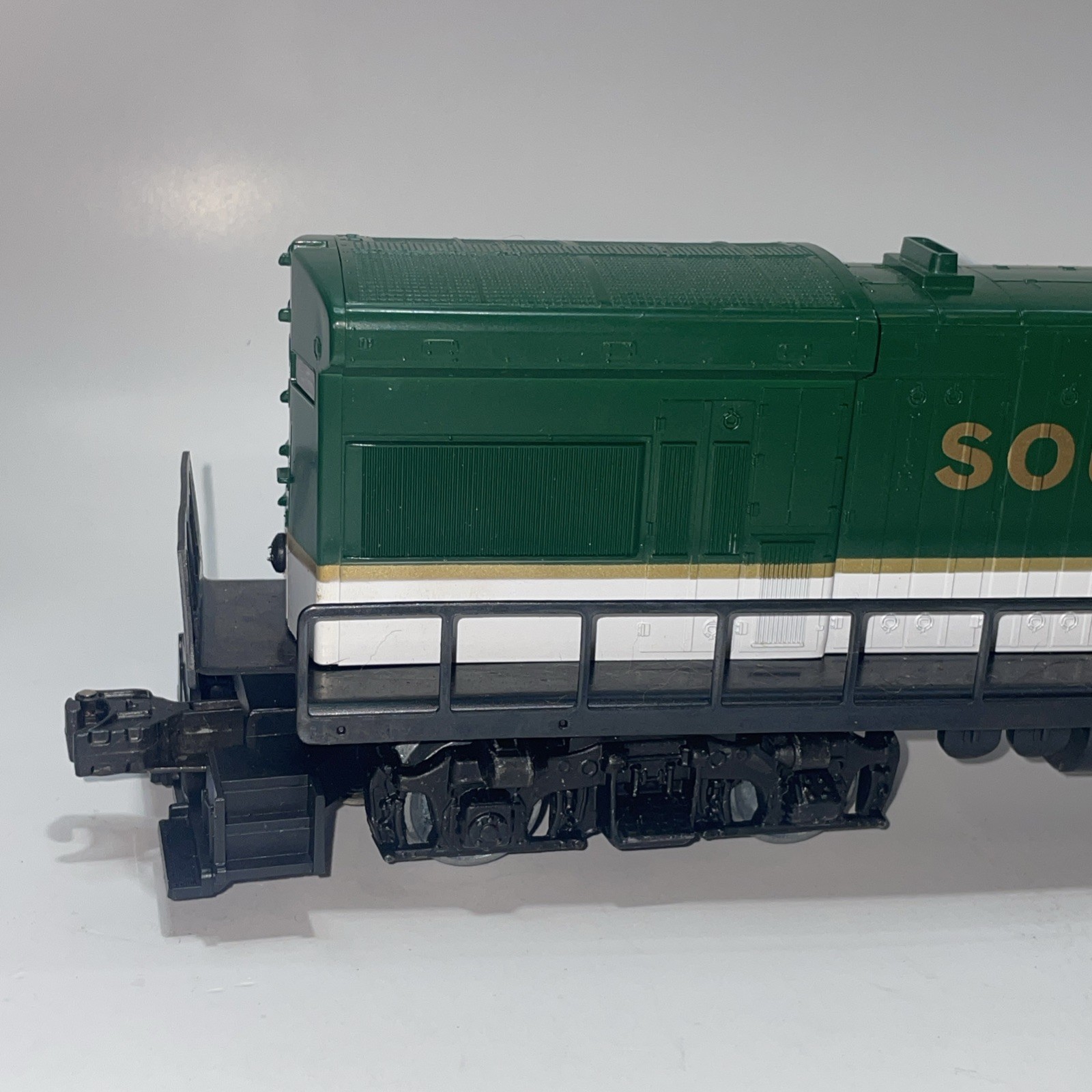 Lionel 6-8956 O Gauge Southern U36B Non-Powered Dummy Locomotive #8956