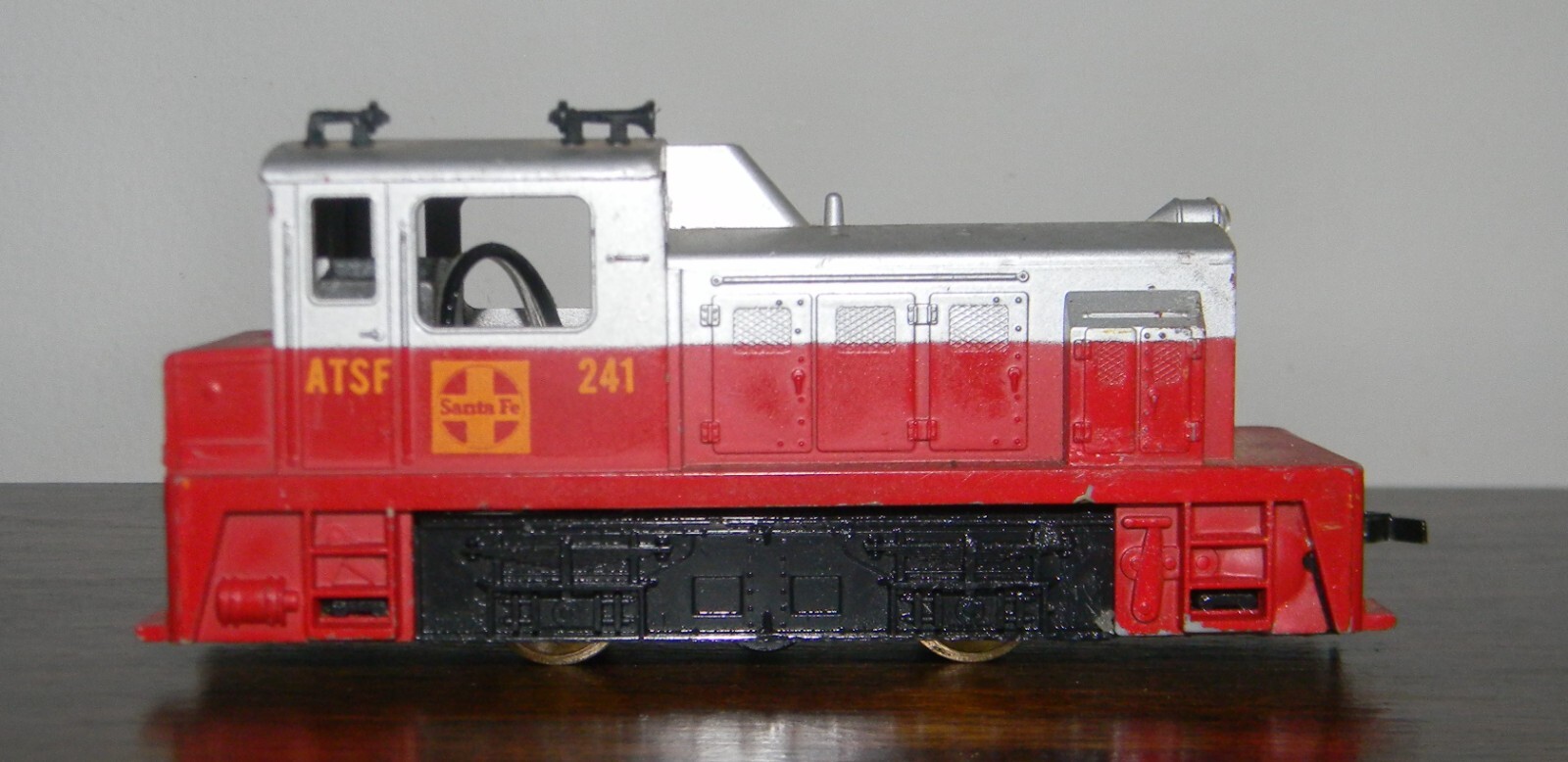 Tyco Plymouth MDT Critter Shell ~ SANTA FE ~ w/ Light Rd# 241 – HO