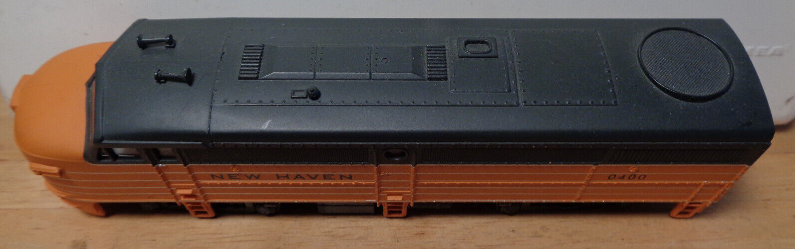 WALTHERS TRAINLINE HO SCALE NEW HAVEN 400 DIESEL 8 WHEEL DRIVE W/BRASS FLYWHEELS