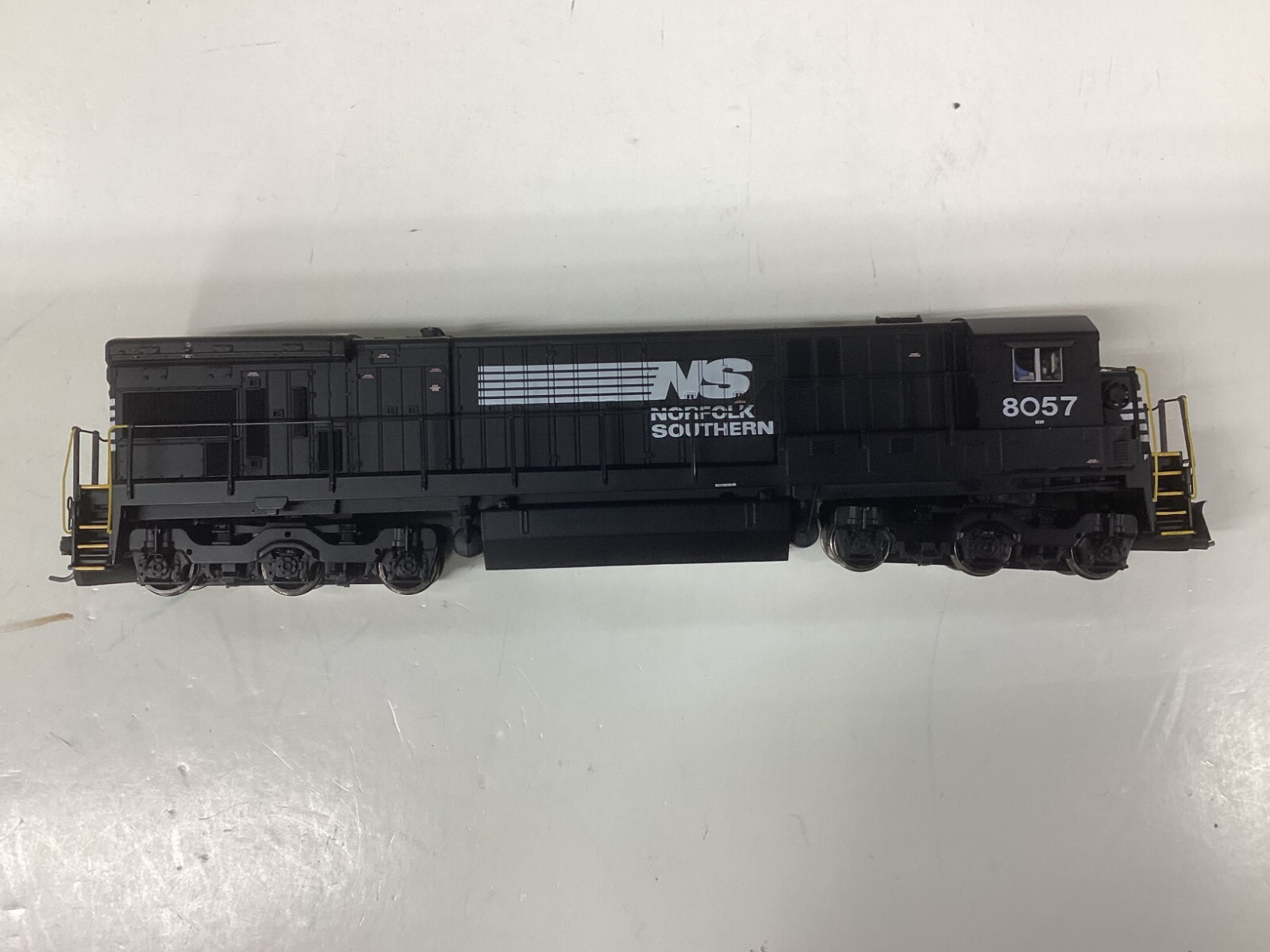 Broadway Limited Paragon #492 HO scale “NS” GE C30-7 diesel Rd. #8057