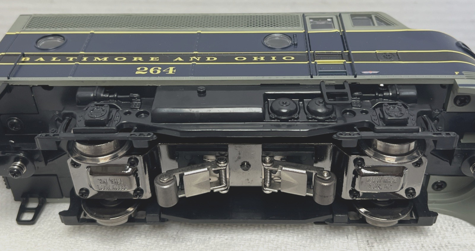 RMT O/O27 GAUGE 92623 B & O BEEF MINI F-3 A-UNIT NON-POWERED DIESEL LOCOMOTIVE