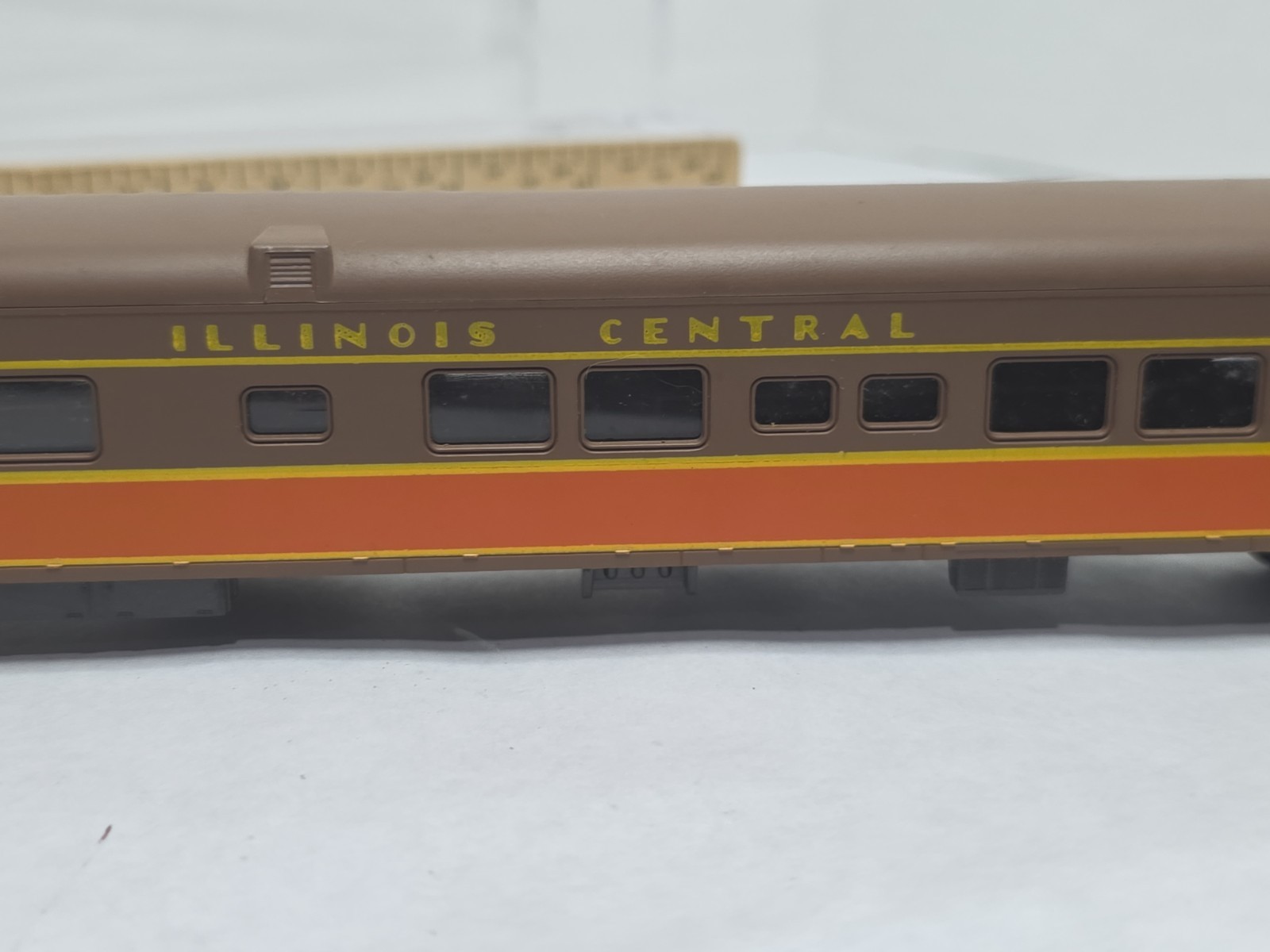 As Is Rivarossi Illinois Central Dummy GM E8 Diesel Loco Observation Car Read De