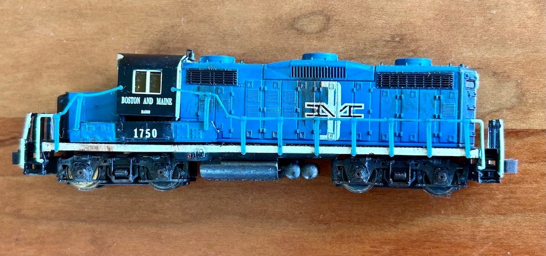 N Scale Life-Like 09594, EMD GP18 Boston and Maine Locomotive #1750 Weathered