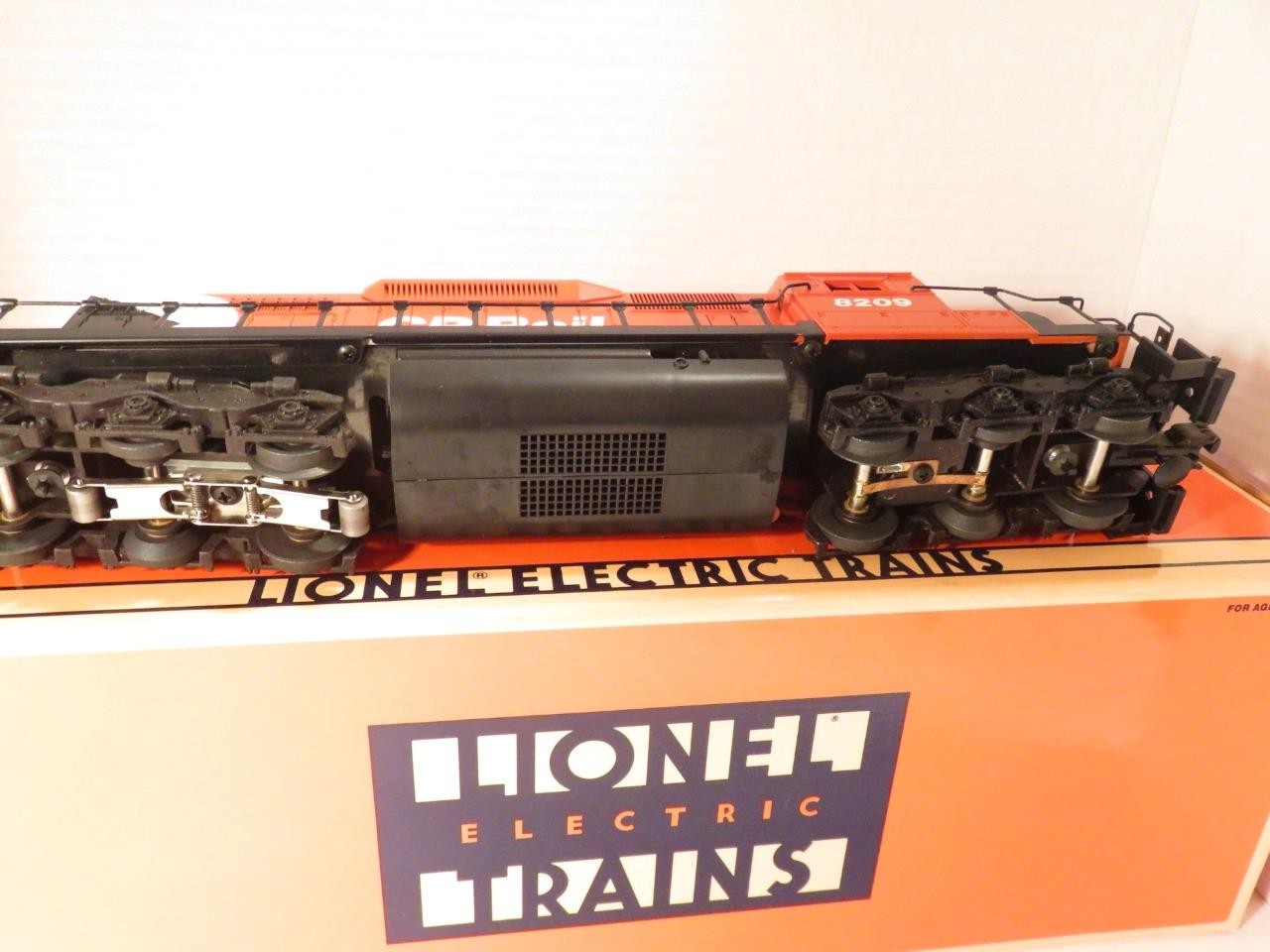 LIONEL TRAINS- 18209 C.P. RAIL SD-40 DUMMY OF C.P. RAIL SET- LN- BOXED – H1