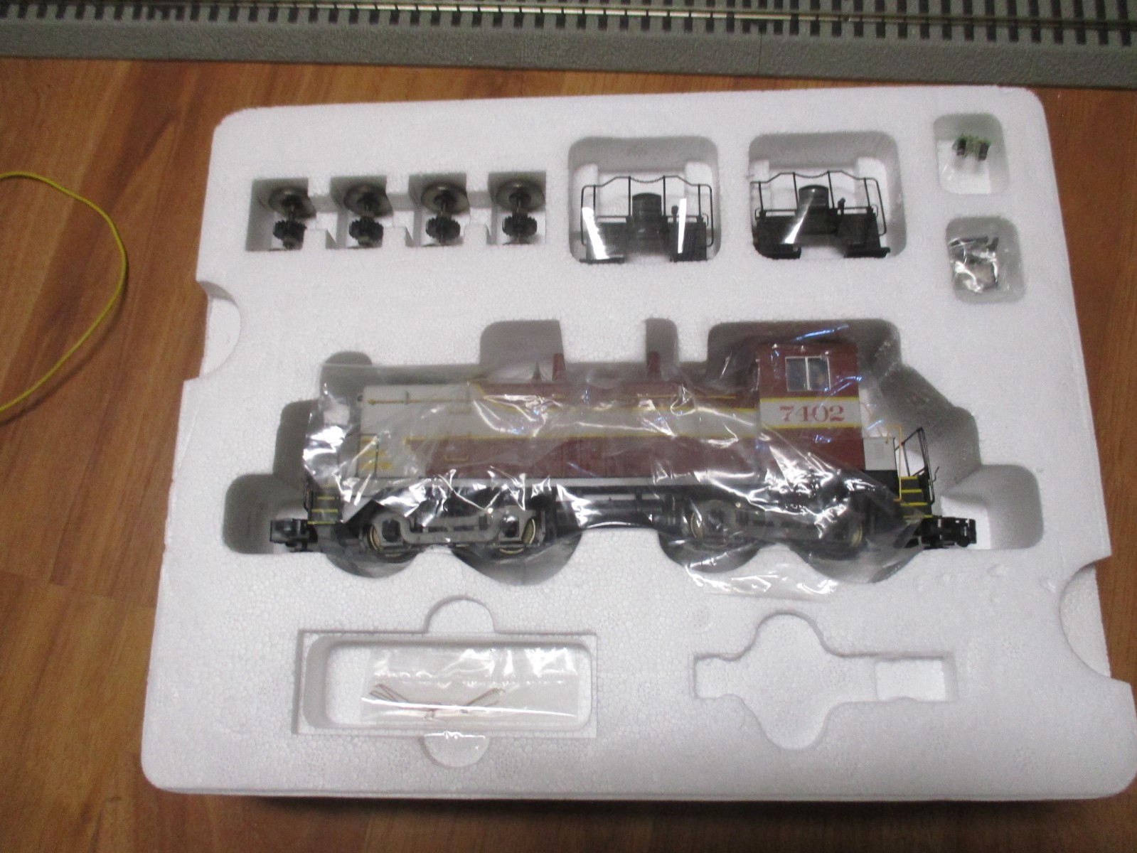 S Helper 00104 CP SW-9 Diesel (5/29/26) Hirail AC