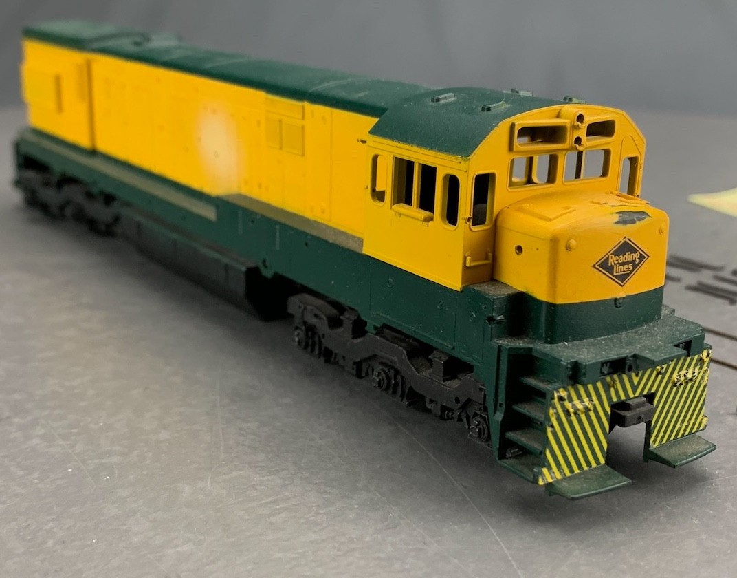 HO Athearn Reading Bee-Line U30-C Diesel Locomotive Unpowered Kit HO8524