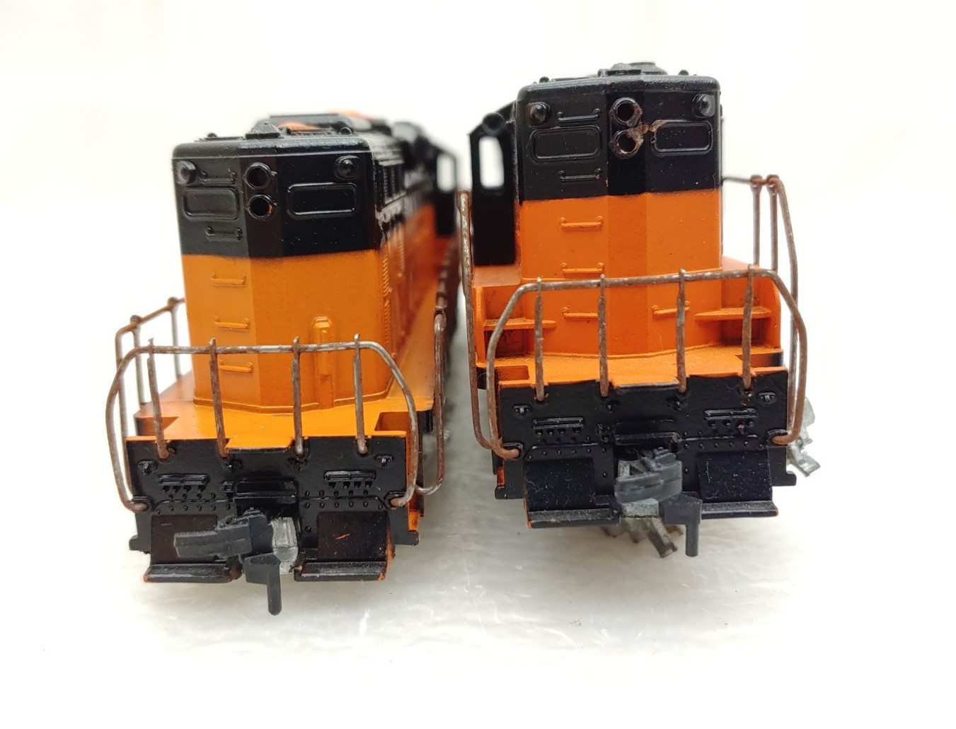 Rare Athearn Trains HO Yellow Box Mill Road GP9 AA Diesel Locomotive Engine Set