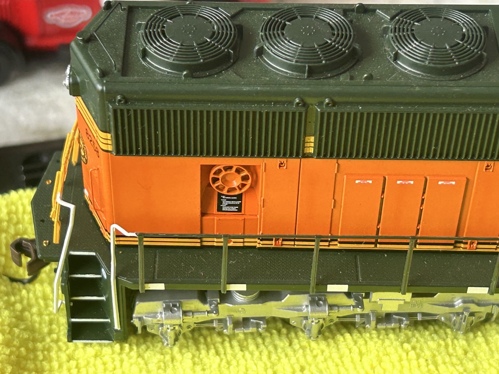Athearn Genesis G6176 HO BNSF SD75M #8258 – LNIB / Excellent Condition