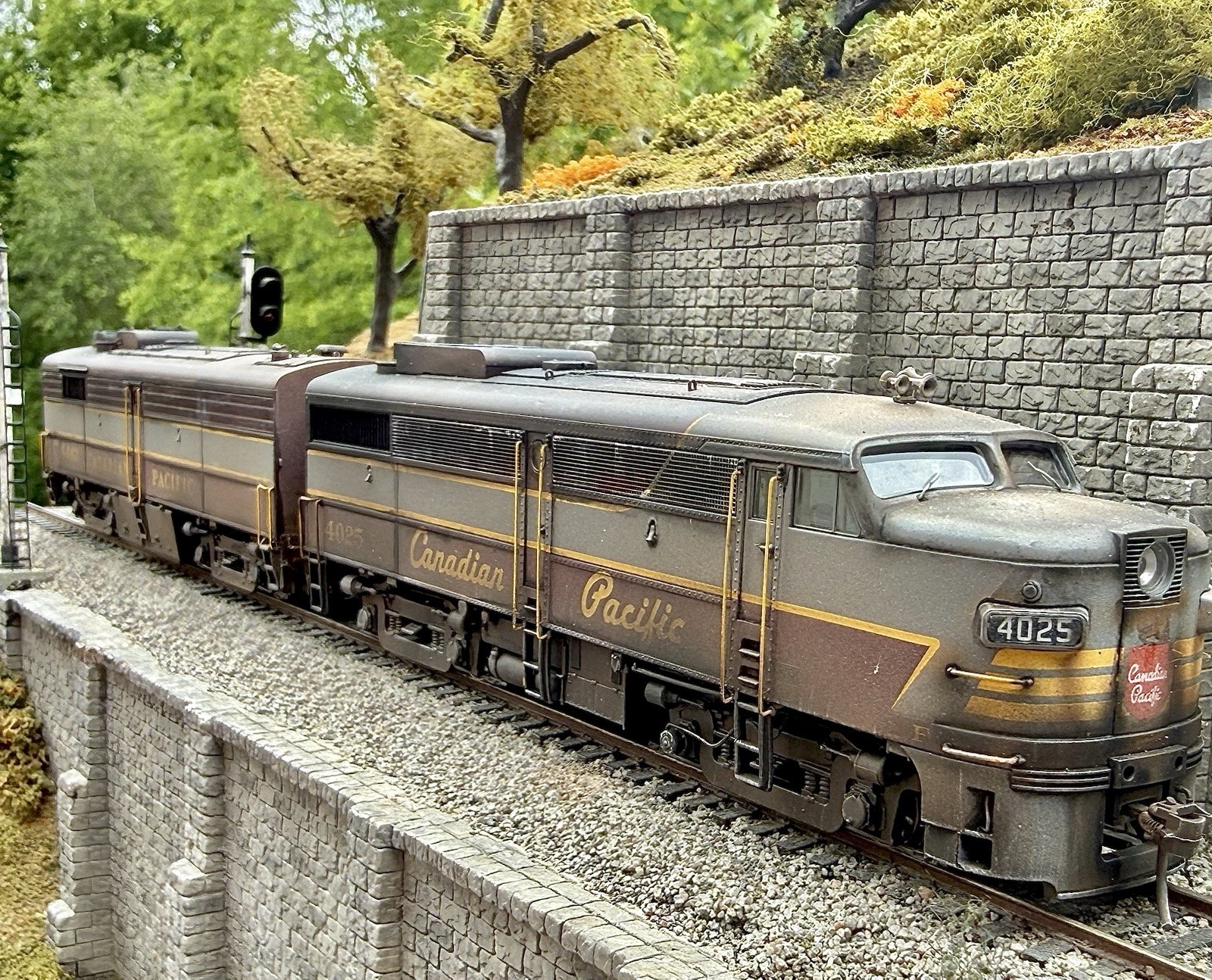 HO Scale Rapido CP ALCo PA-1 and PB-1 Diesel Locomotives DCC/Sound/weathered