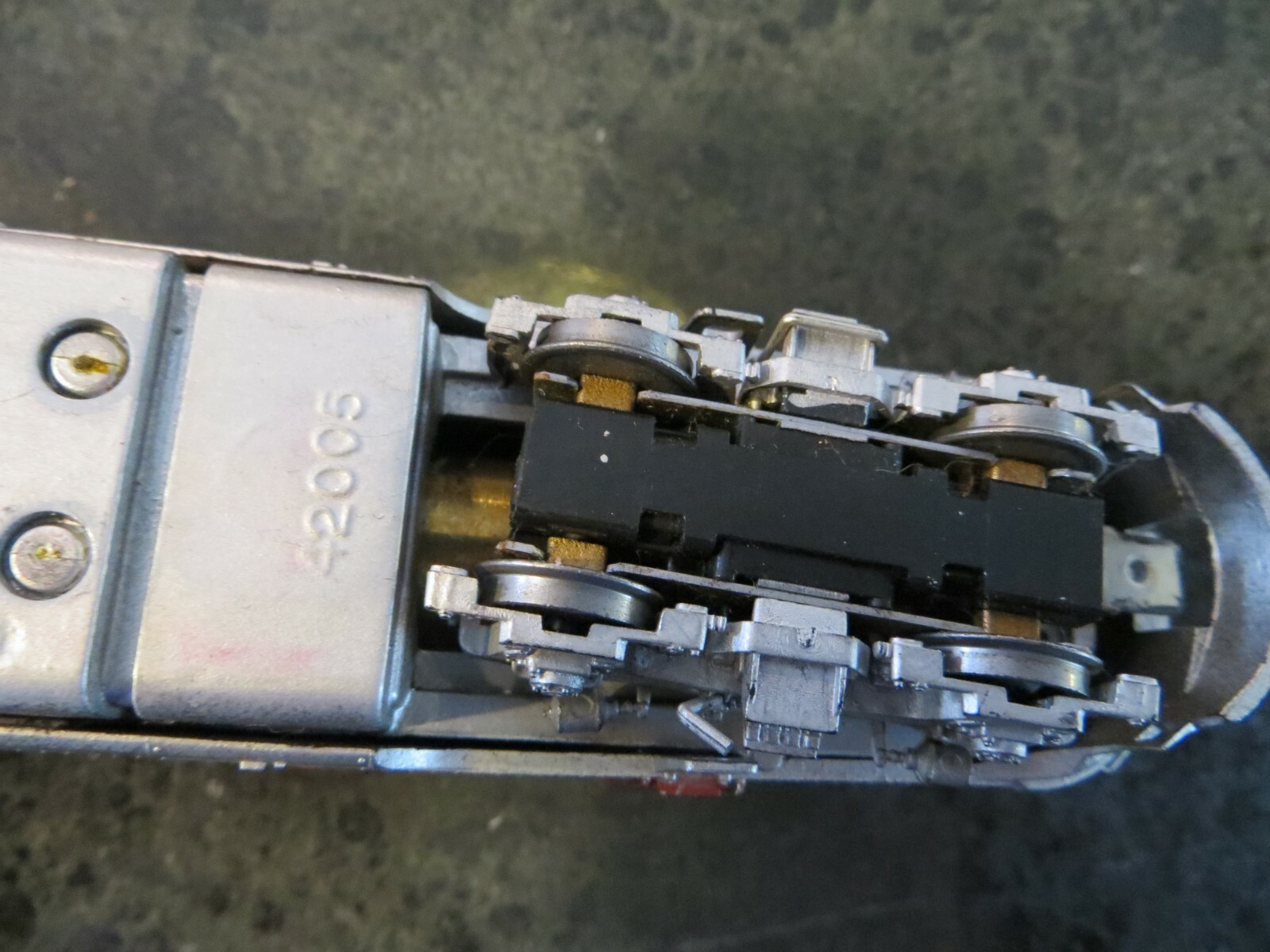 Athearn 42005, HO powered locomotive drive train chassis, Santa Fe shell