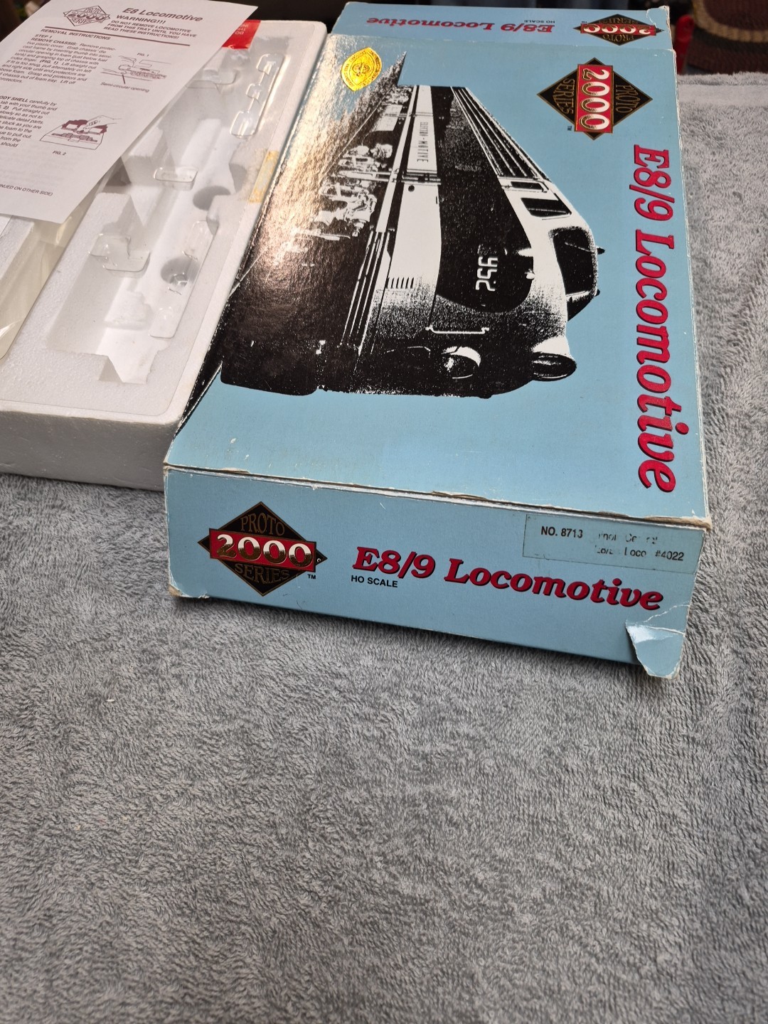 HO Proto 2000 ILLINOIS CENTRAL EMD E8/9 Powered Diesel Locomotive IC #4022 NIOB