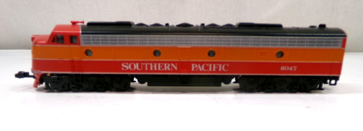 N scale Kato Southern Pacific E8/9 diesel engine in original box (lot 1248)