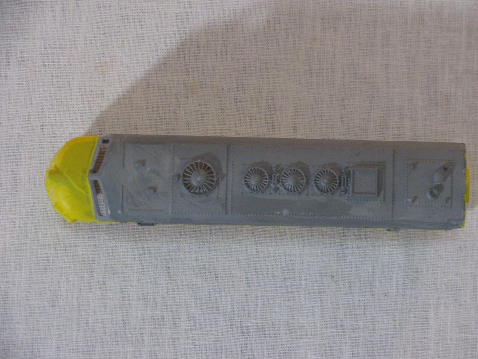 Vtg HO Scale Diesel Locomotive Shell ONLY,Unlettered No #,Yellow/Gray,Unmarked r
